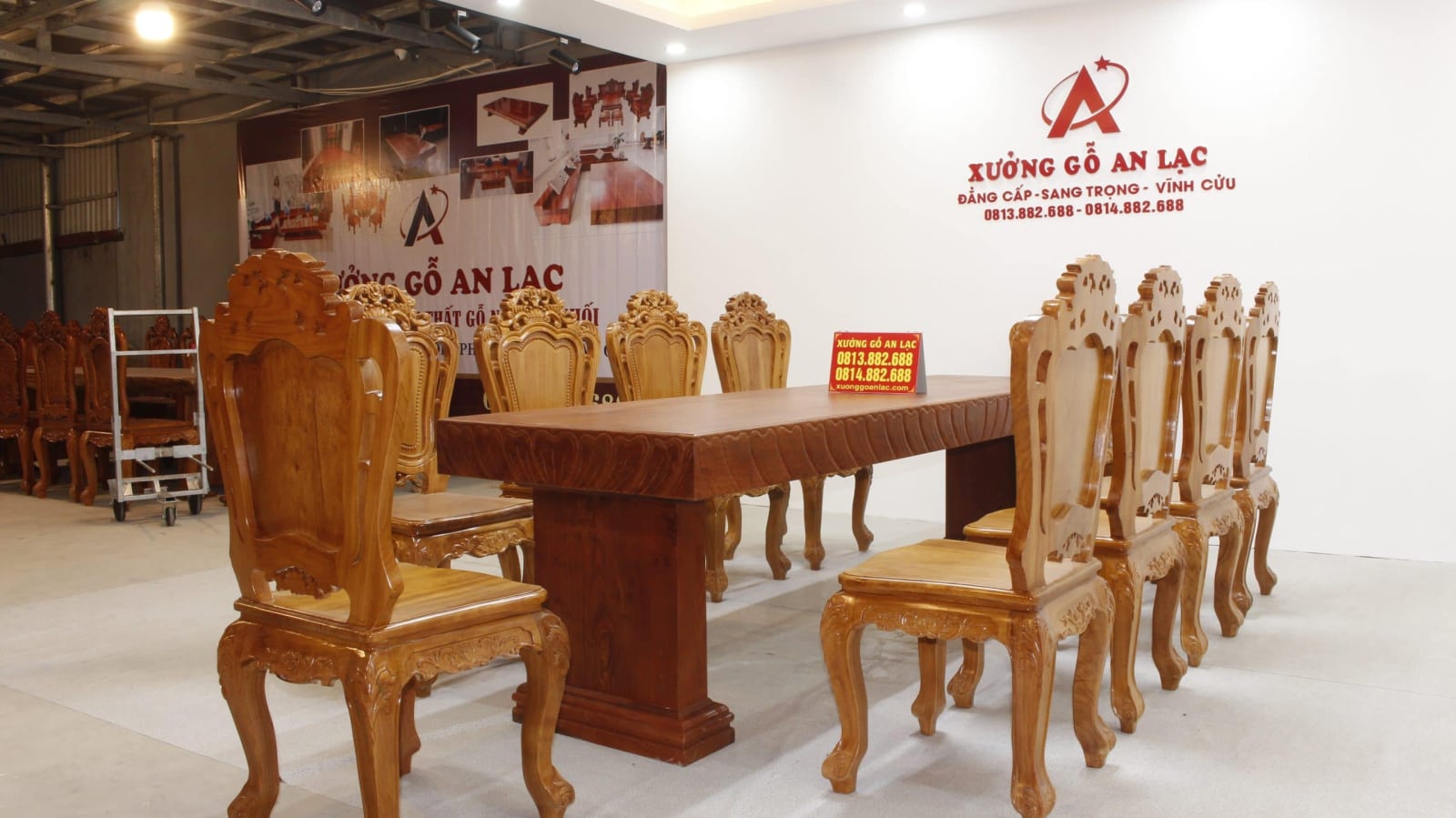 Bộ bàn ăn nguyên khối 10 ghế hoa lá tây gỗ hương đá cao cấp 2 Bộ bàn ăn nguyên khối 10 ghế hoa lá tây gỗ hương đá cao cấp - Ảnh 2
