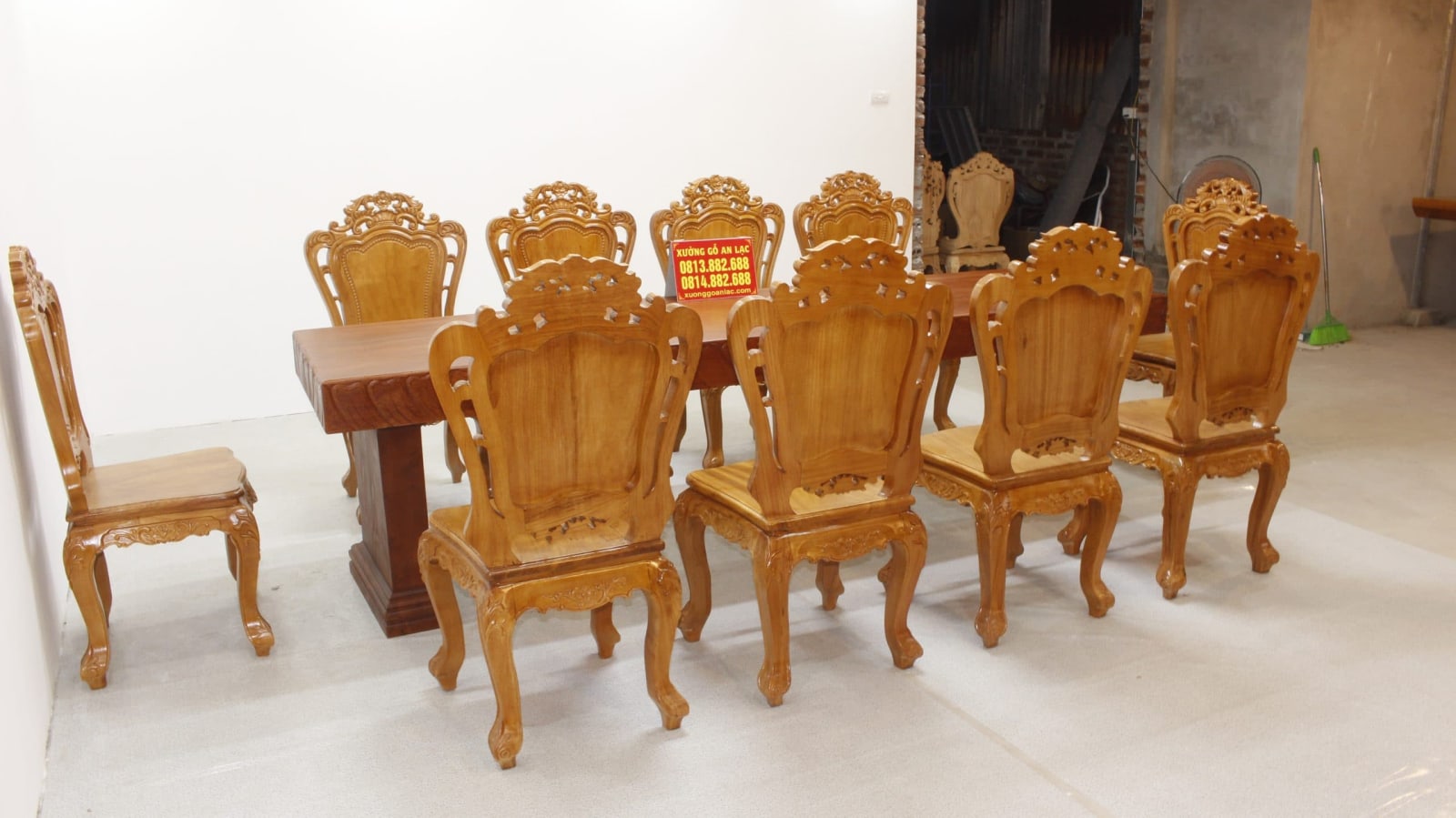 Bộ bàn ăn nguyên khối 10 ghế hoa lá tây gỗ hương đá cao cấp 13 Bộ bàn ăn nguyên khối 10 ghế hoa lá tây gỗ hương đá cao cấp - Ảnh 13