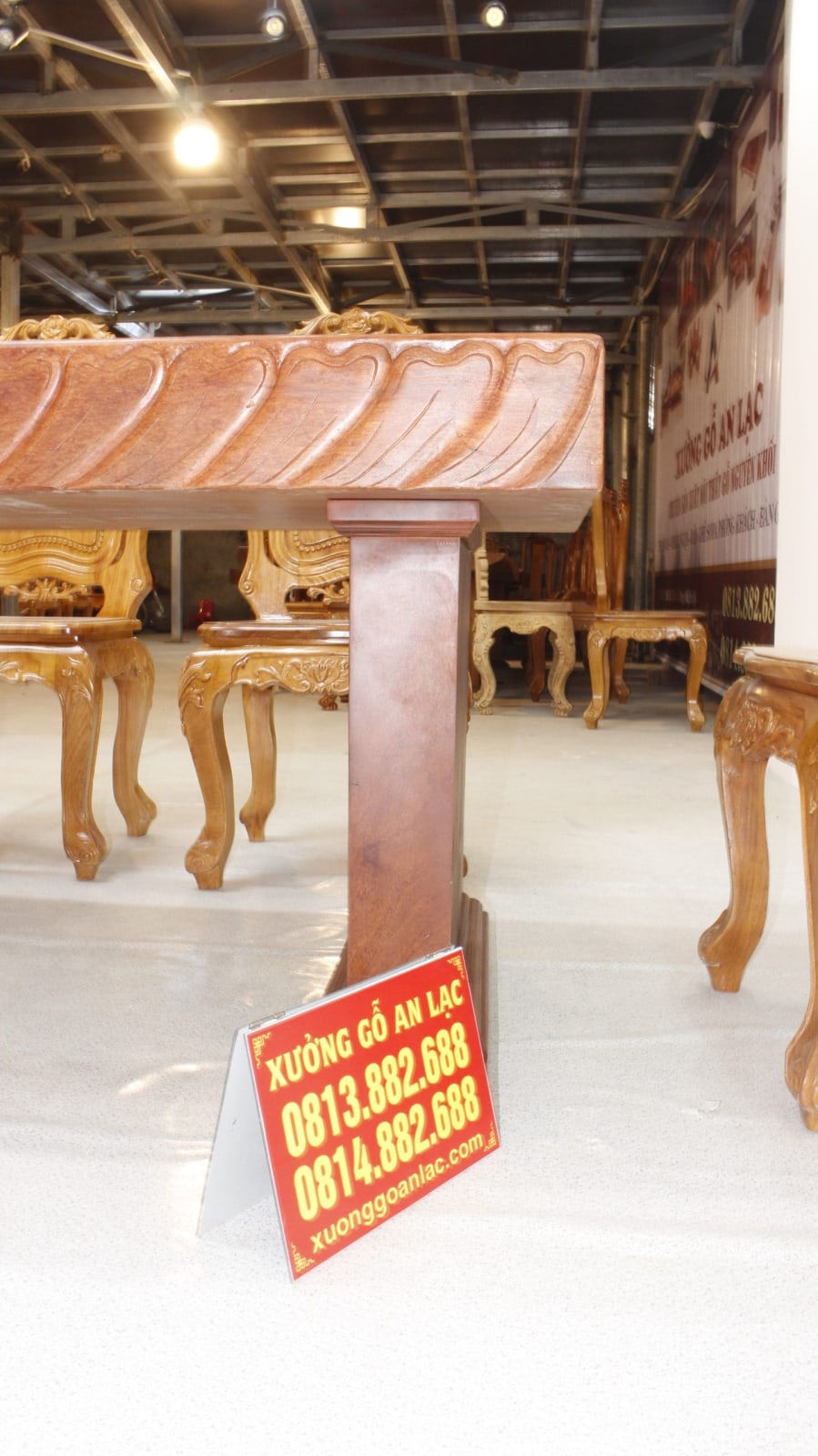 Bộ bàn ăn nguyên khối 10 ghế hoa lá tây gỗ hương đá cao cấp 15 Bộ hương đá 10 ghế hoàng gia vip tựa cong (13)