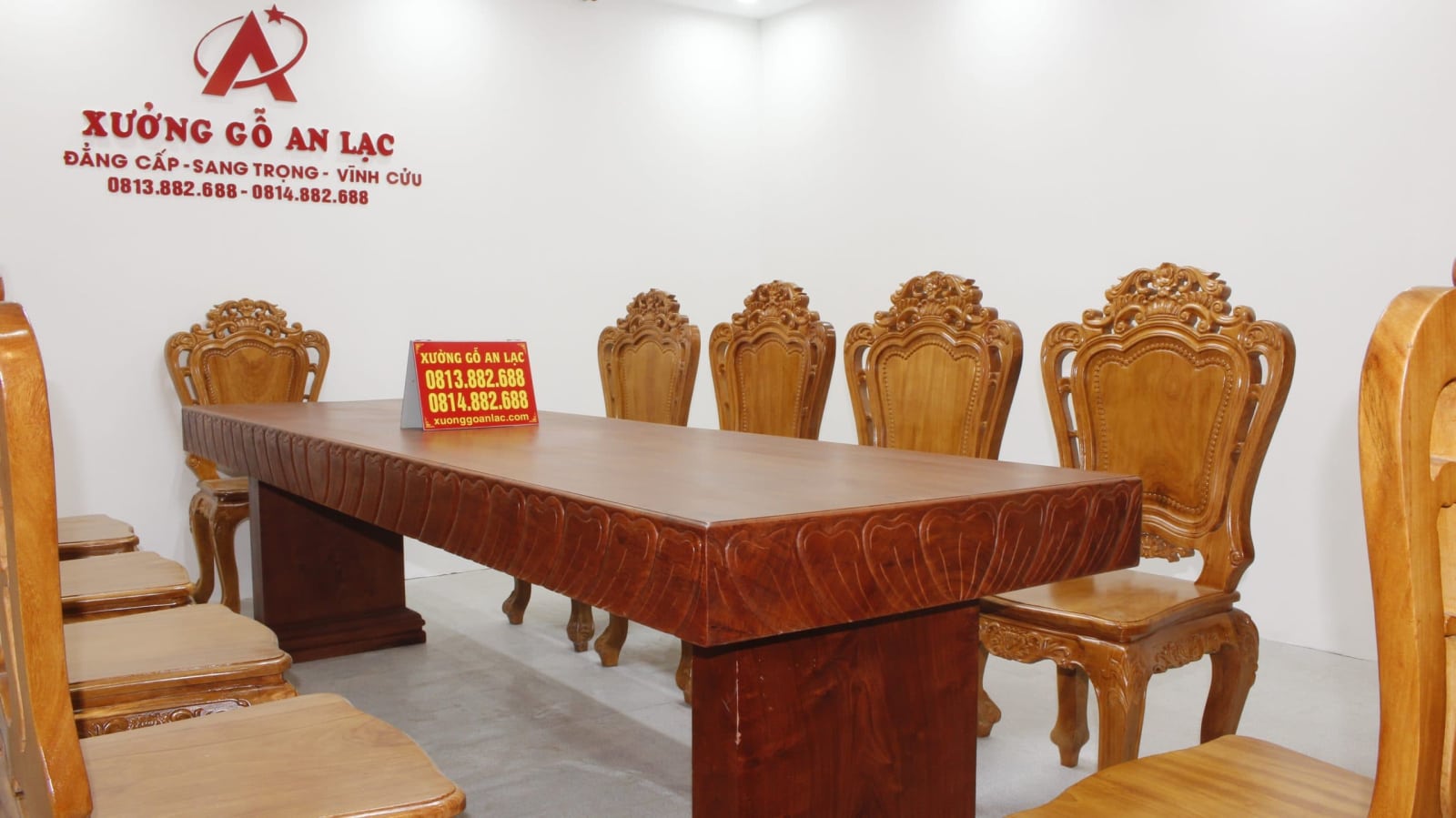Bộ bàn ăn nguyên khối 10 ghế hoa lá tây gỗ hương đá cao cấp 4 bàn ăn nguyên khối vip