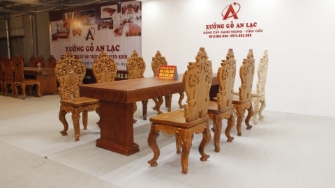 Tại sao sofa gỗ, bàn ghế gỗ nguyên khối ngày càng được ưa chuộng? 7 Bo huong da trai tim vs ghe louis hoang gia tua cong 12 scaled