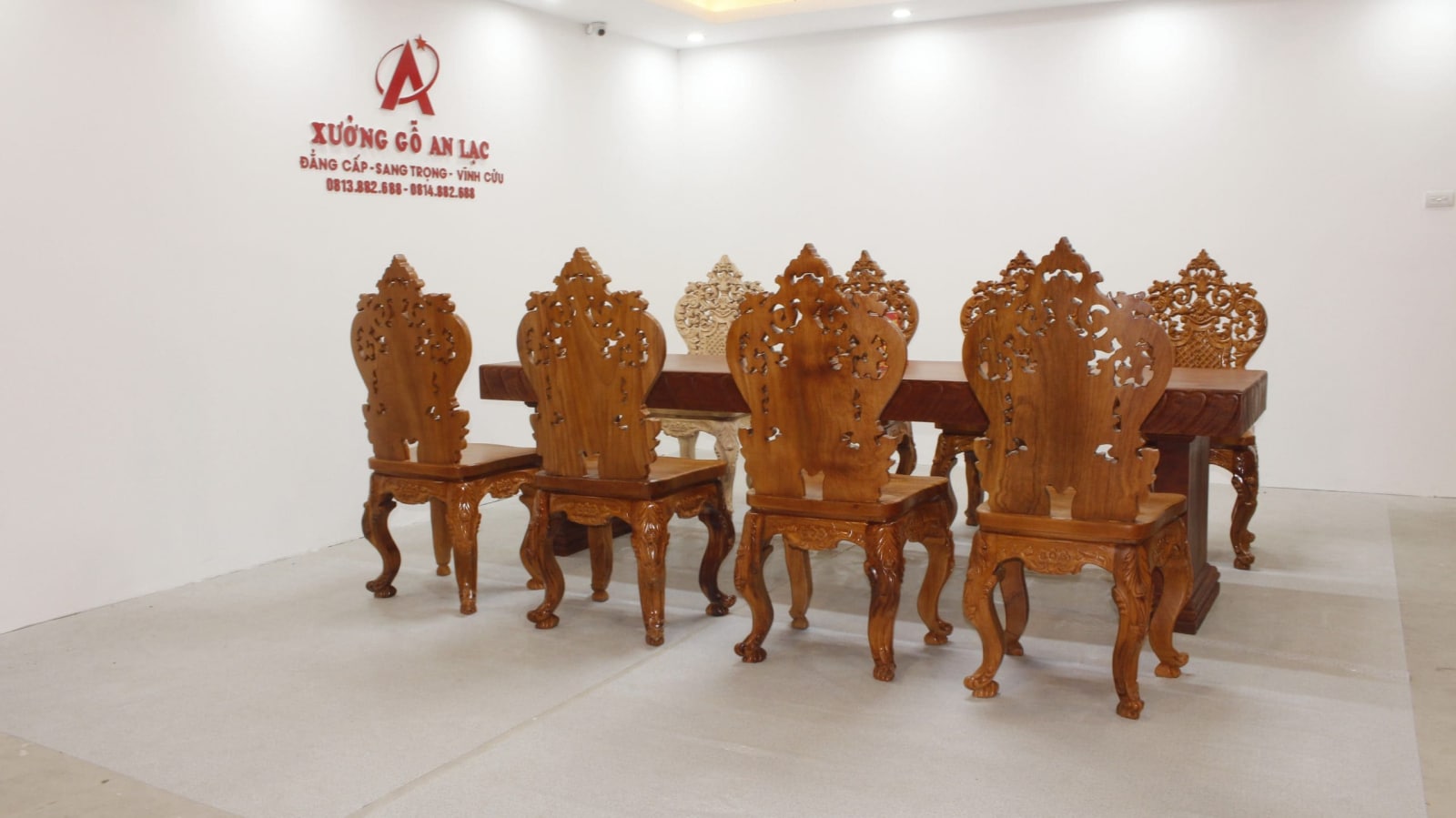 Bộ bàn ăn nguyên khối hương đá đục sen dẹo siêu đẹp với 8 ghế louis hoàng gia vip tựa cong 7 Bộ bàn ăn nguyên khối hương đá đục sen dẹo siêu đẹp với 8 ghế louis hoàng gia vip tựa cong - Ảnh 7