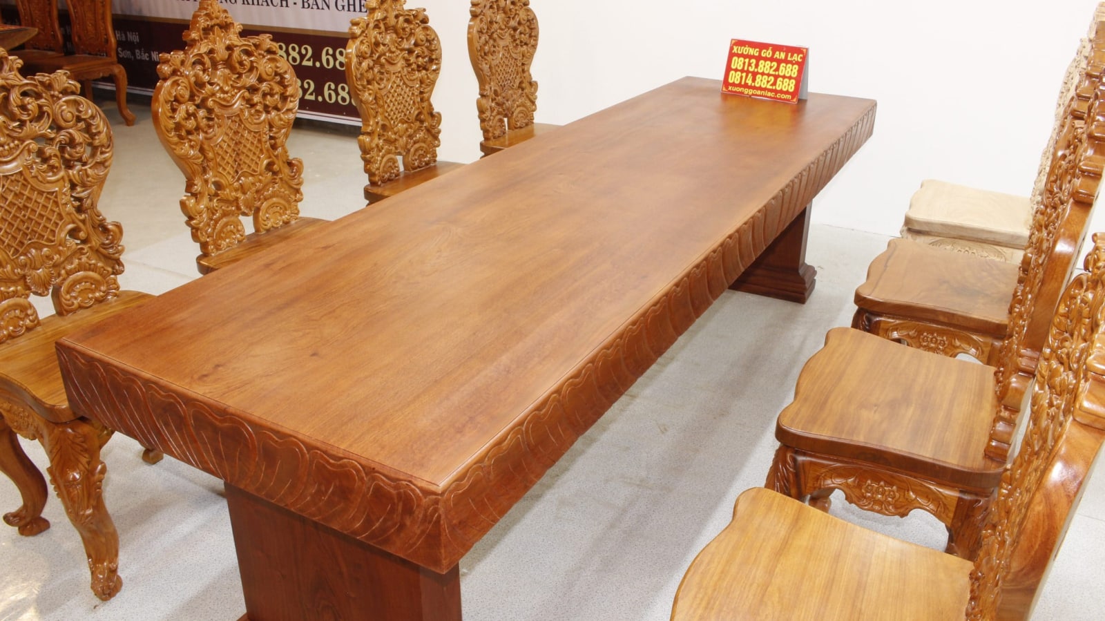 Bộ bàn ăn nguyên khối hương đá đục sen dẹo siêu đẹp với 8 ghế louis hoàng gia vip tựa cong 11 bộ bàn nguyên khối hương đá đục tay