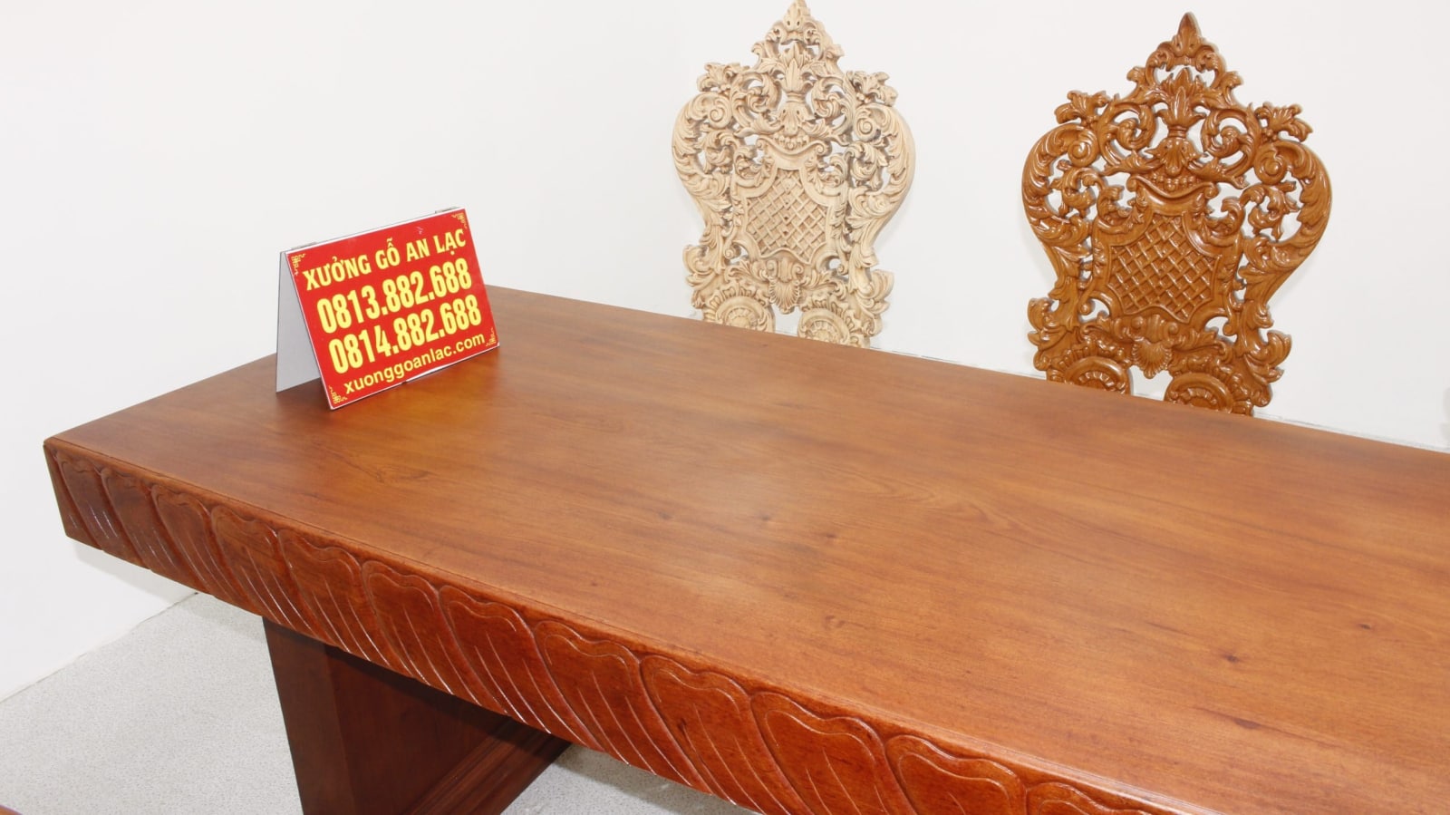 Bộ bàn ăn nguyên khối hương đá đục sen dẹo siêu đẹp với 8 ghế louis hoàng gia vip tựa cong 42 bàn ăn gỗ hương siêu vân