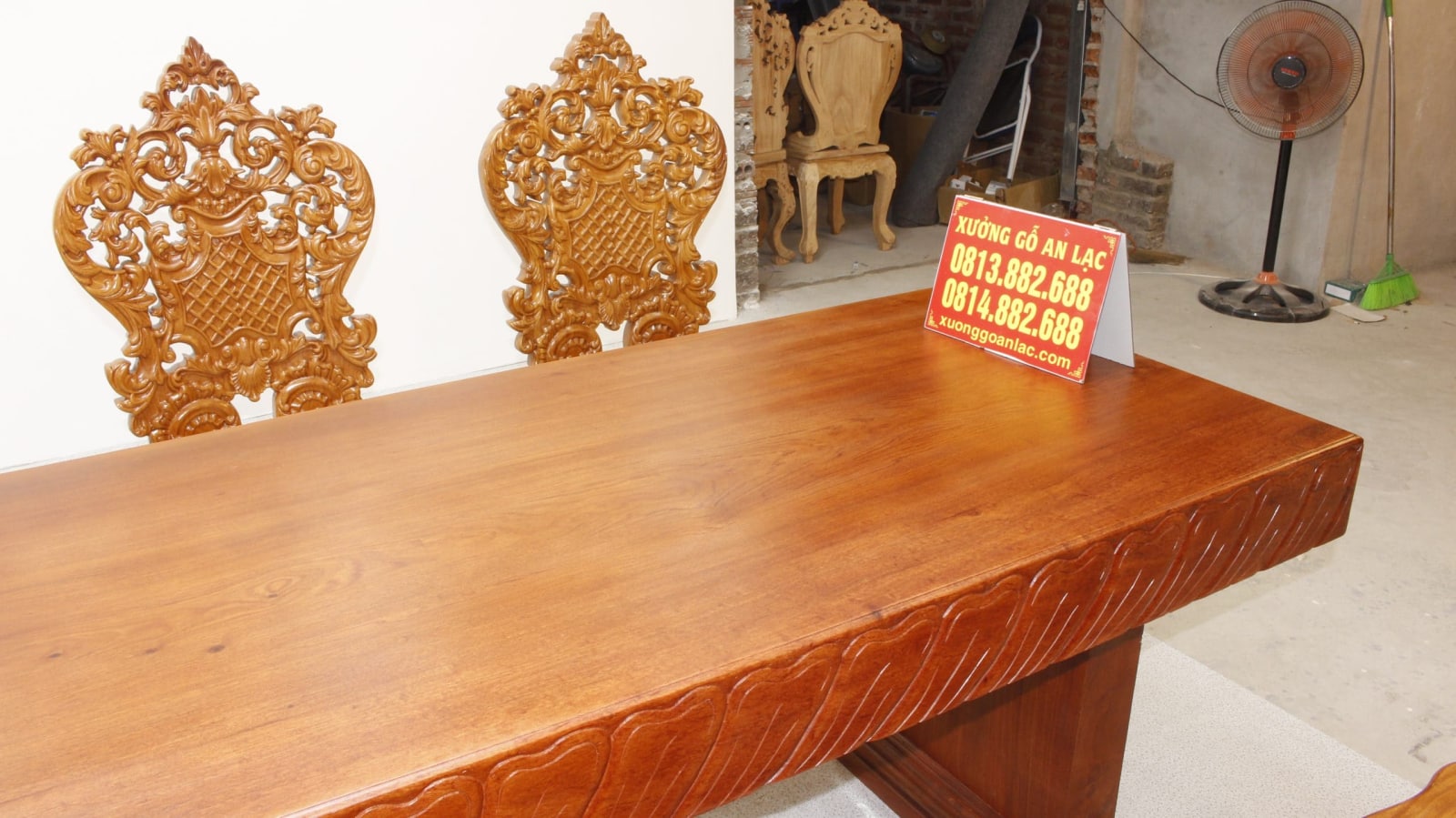 Bộ bàn ăn nguyên khối hương đá đục sen dẹo siêu đẹp với 8 ghế louis hoàng gia vip tựa cong 14 bộ bàn nguyên khối hương đá