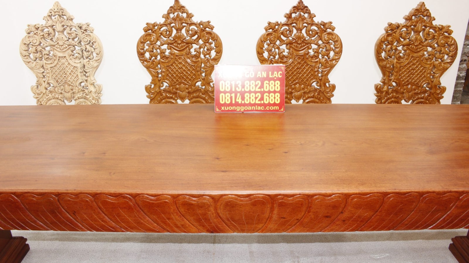Bộ bàn ăn nguyên khối hương đá đục sen dẹo siêu đẹp với 8 ghế louis hoàng gia vip tựa cong 13 Bộ bàn ăn nguyên khối hương đá đục sen dẹo siêu đẹp với 8 ghế louis hoàng gia vip tựa cong - Ảnh 13
