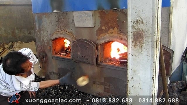 Các phương pháp sấy gỗ hiện nay 1 Cach say go thu cong la dung lo dot thu cong de lam 1