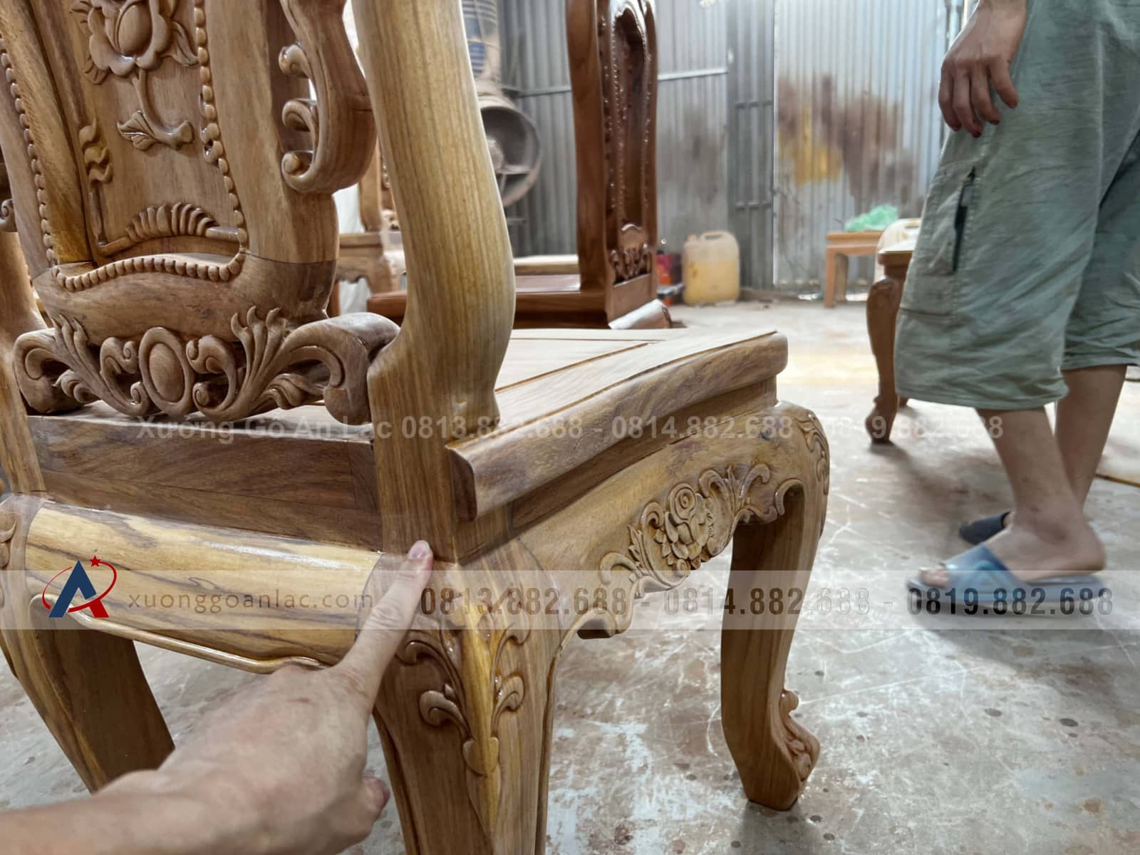 Ghế ăn hồng hạc gỗ gõ đỏ đục 2 mặt thủ công - giá rẻ 10 chân hậu liền cột