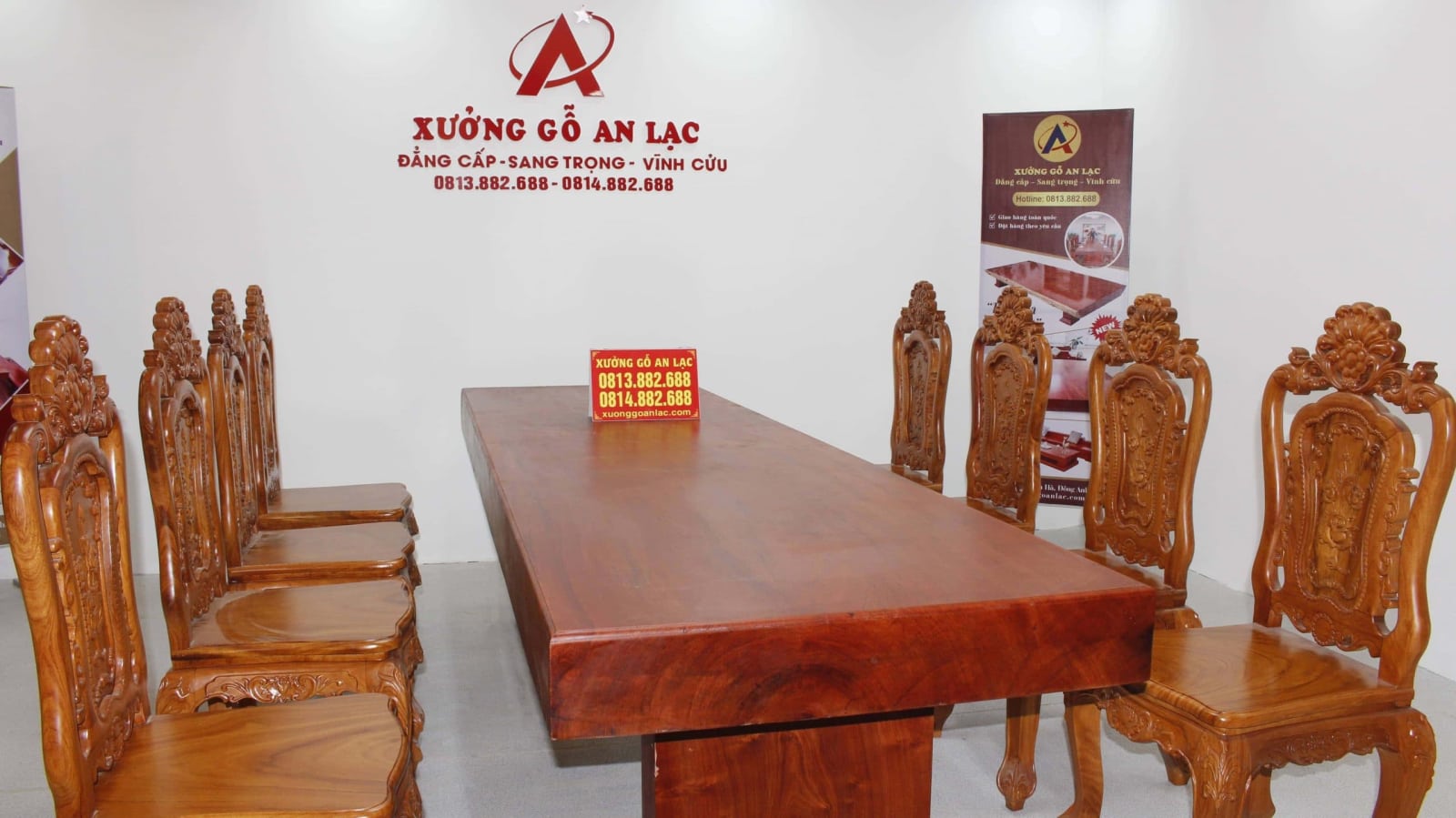 Bộ bàn ăn nguyên khối gỗ hương đá 290x83x15cm với 8 ghế louis hoa hồng đục hai mặt siêu vip 4 bàn ăn nguyên khối gỗ hương