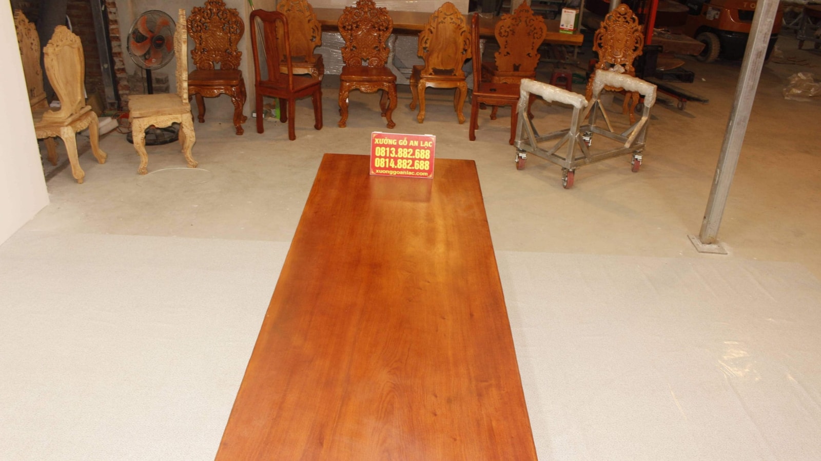 Bàn nguyên khối gỗ hương đá 2m86x83cmx15cm siêu vip 12 Mặt bàn nguyên khối gỗ hương đá đục tay hình trái tim vân siêu đỉnh 2m86x83cmx15cm