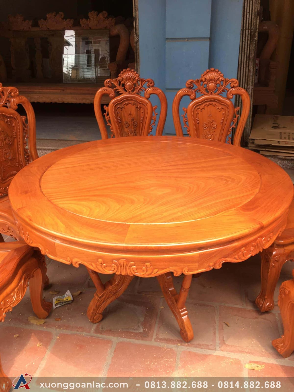 Bàn ăn tròn bộ 6 ghế gỗ hương đá mẫu louis hoa hồng (Cô Tuyết, Ninh Bình) 7 Mặt bàn nguyên khối làm từ gỗ hương đá