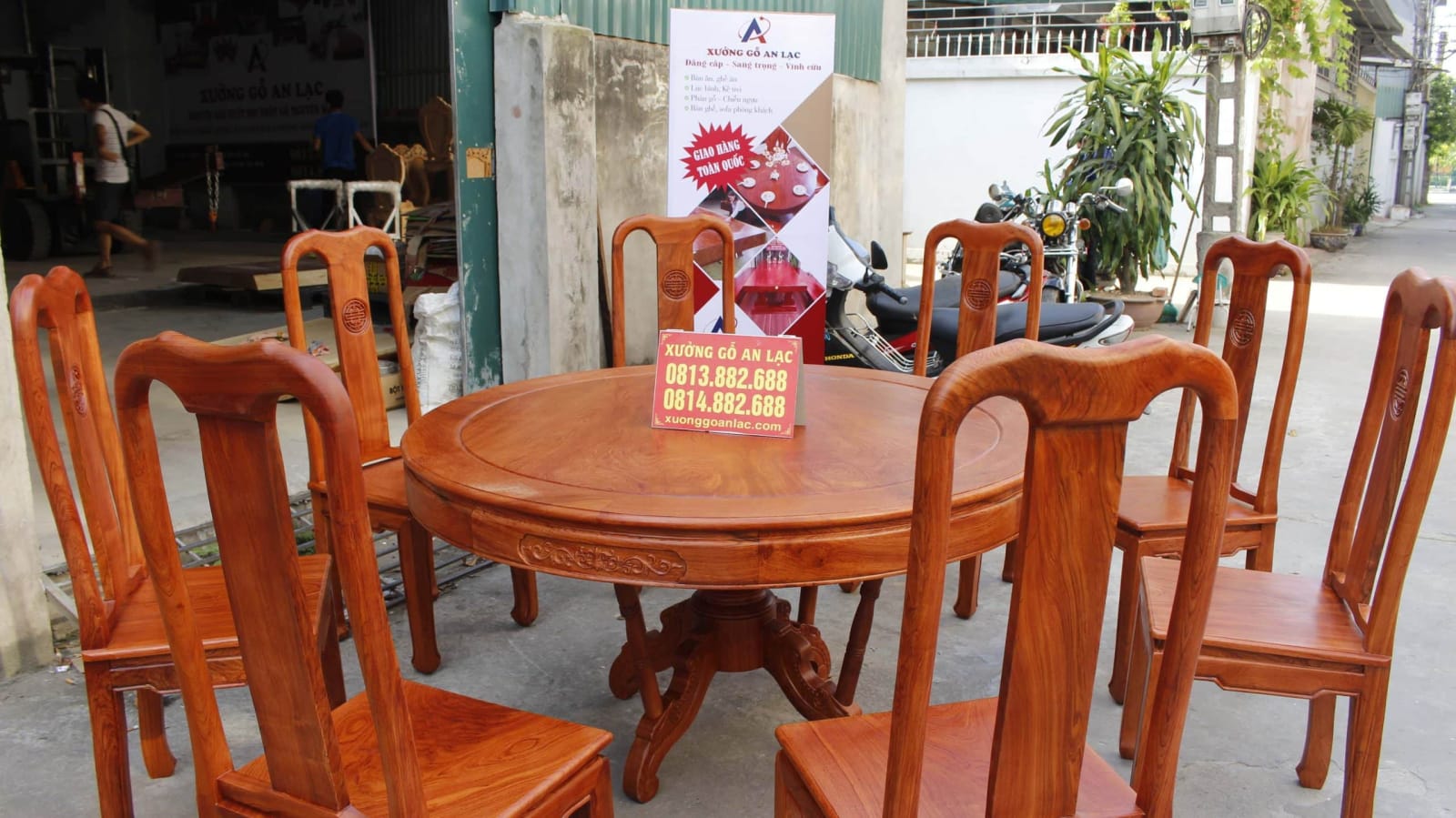 Bộ bàn ăn tròn khuôn tranh hương đá vs 8 ghế chữ thọ cực vip 2 bàn hương đá hoa lá tây vs ghế chữ thọ