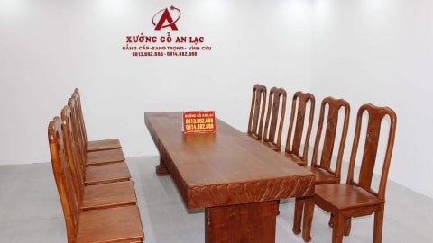 Tại sao sofa gỗ, bàn ghế gỗ nguyên khối ngày càng được ưa chuộng? 11 bàn nguyên khối đục trai tim vs ghế chữ thọ gỗ hương đá (1)