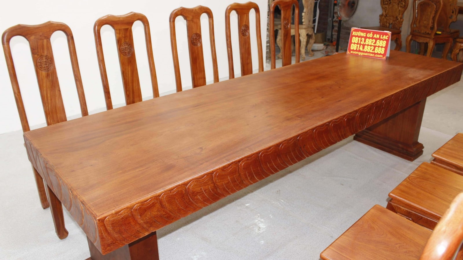 Siêu phẩm bàn ăn nguyên khối 283x79x14cm với 10 ghế triện chữ thọ gỗ hương đá 12 bàn ăn nguyên khối vip