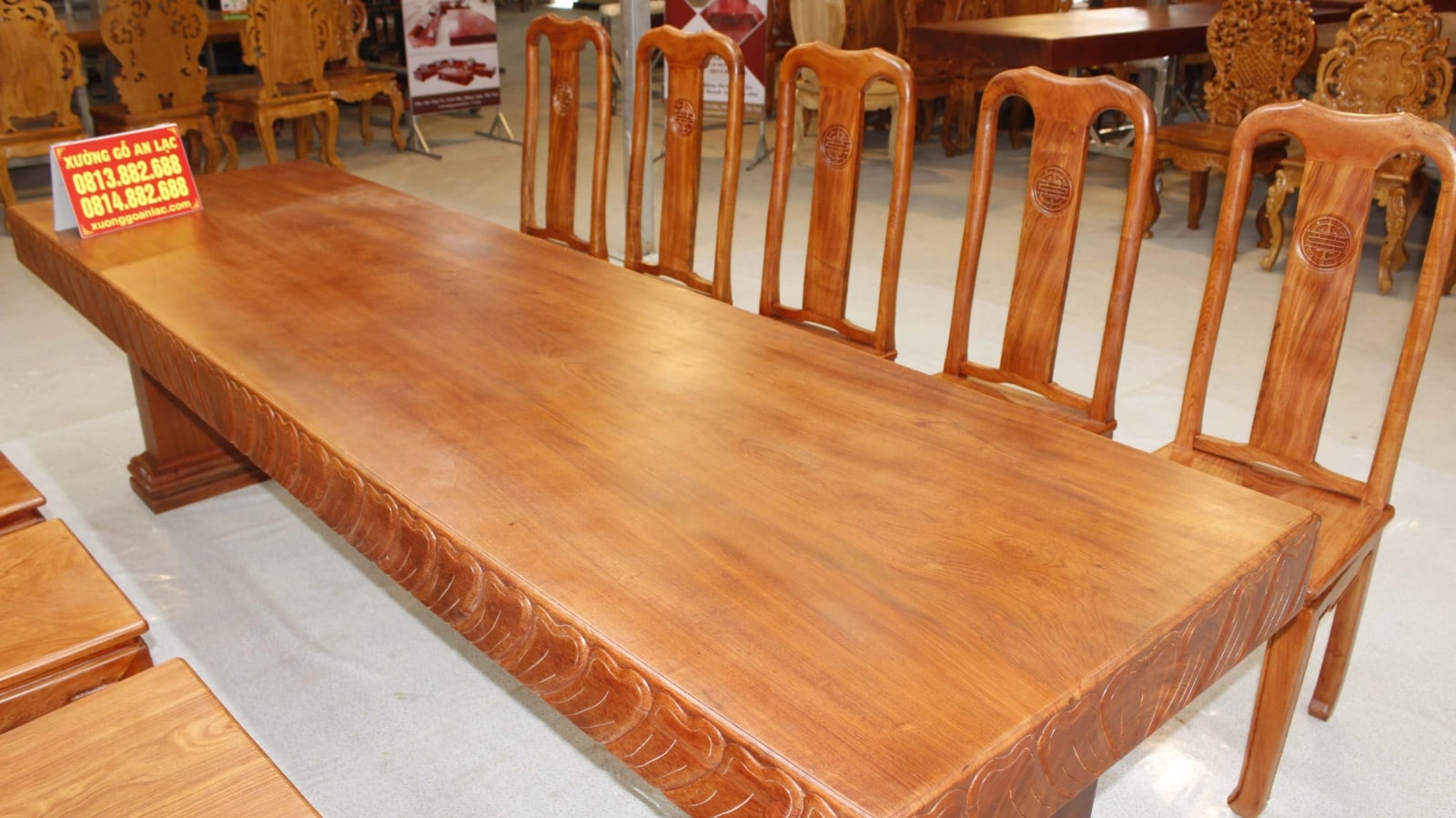 Siêu phẩm bàn ăn nguyên khối 283x79x14cm với 10 ghế triện chữ thọ gỗ hương đá 36 bàn ăn nguyên khối siêu dày
