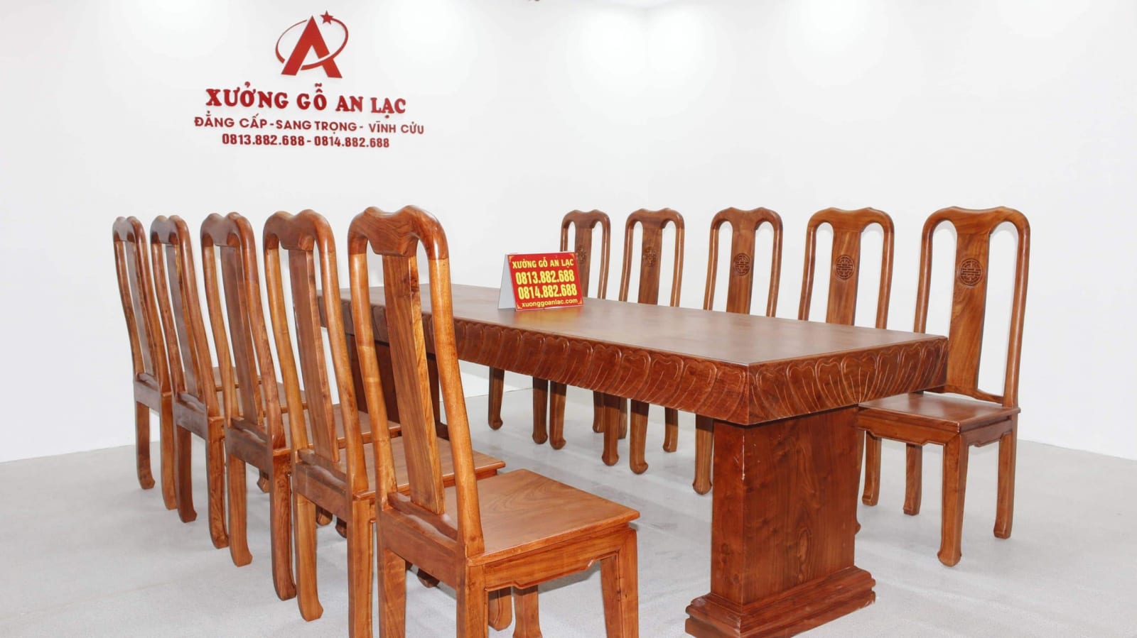Siêu phẩm bàn ăn nguyên khối 283x79x14cm với 10 ghế triện chữ thọ gỗ hương đá 6 bàn nguyên khối đục trai tim vs ghế chữ thọ gỗ hương đá (1)