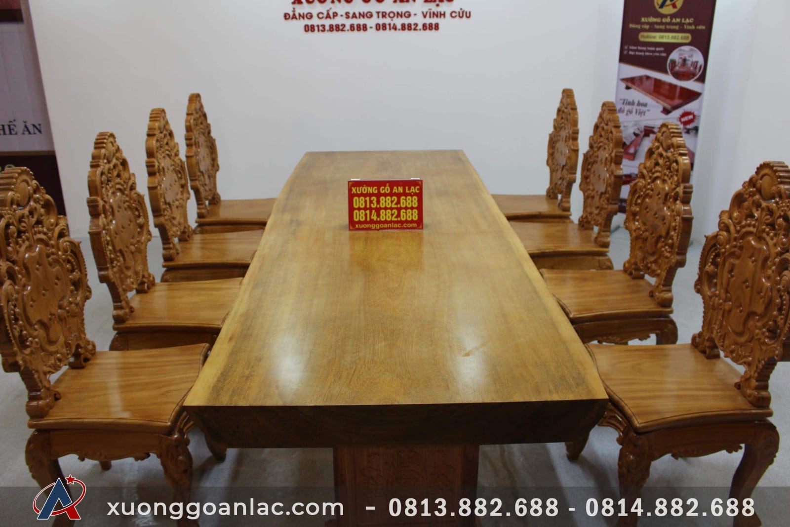 Siêu phẩm bàn ăn nguyên khối 303x103x12cm với 8 ghế hoàng gia vip tựa cong gỗ gõ đỏ 19 mặt bàn nguyên khối