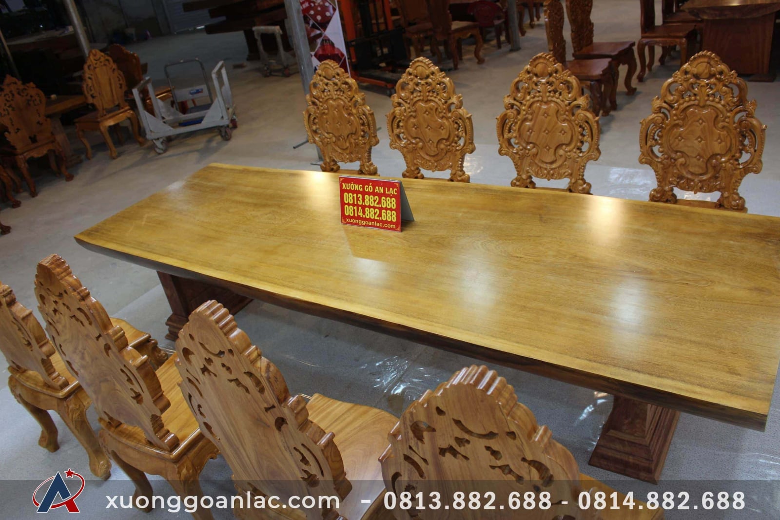 Siêu phẩm bàn ăn nguyên khối 303x103x12cm với 8 ghế hoàng gia vip tựa cong gỗ gõ đỏ 8 bàn ăn nguyên phe