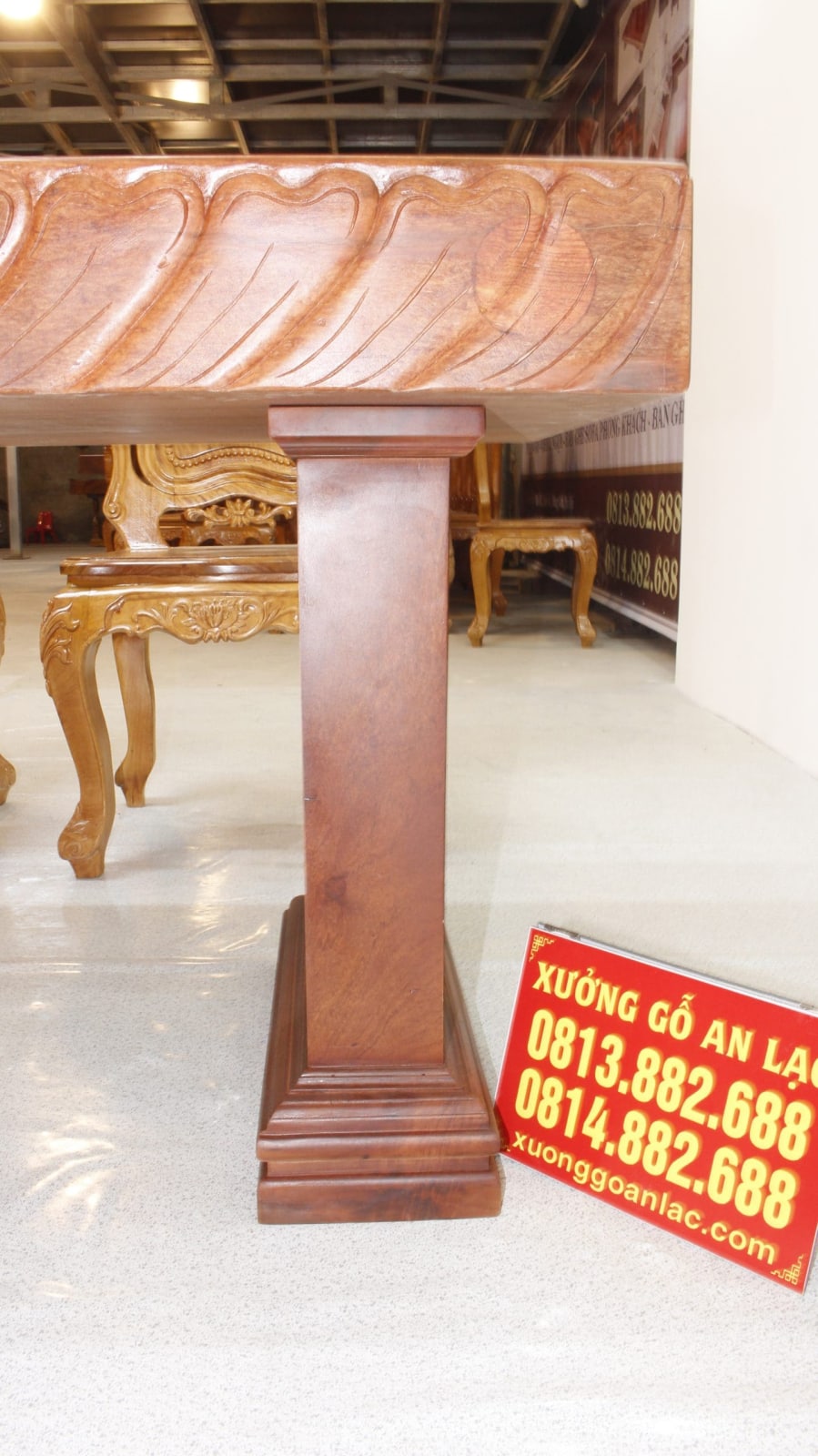 Bộ bàn gỗ nguyên khối hương đá đục sen dẹo 2m42 10 ghế hoa lá tây 7 chân bàn hương đá