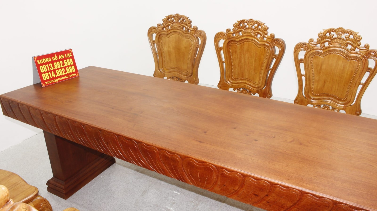 Bộ bàn gỗ nguyên khối hương đá đục sen dẹo 2m42 10 ghế hoa lá tây 17 bàn ăn gỗ hương đá nguyên khối