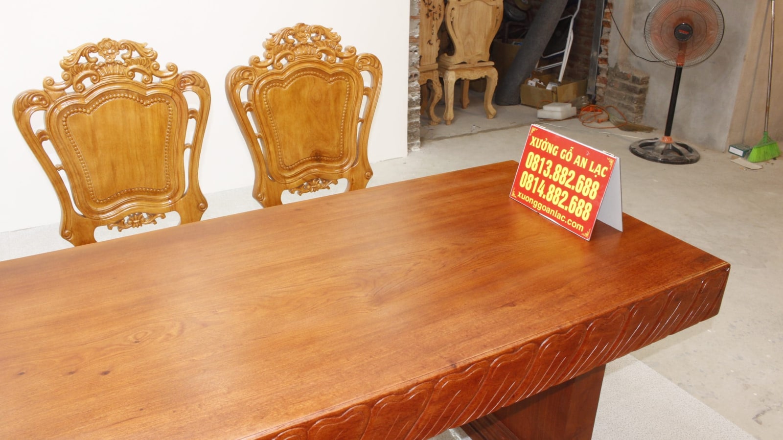 Bộ bàn ăn chữ nhật nguyên khối hương đá đục tim 2m79 với 8 ghế louis hoa lá tây 9 bàn ăn gỗ hương hàng nguyên khối