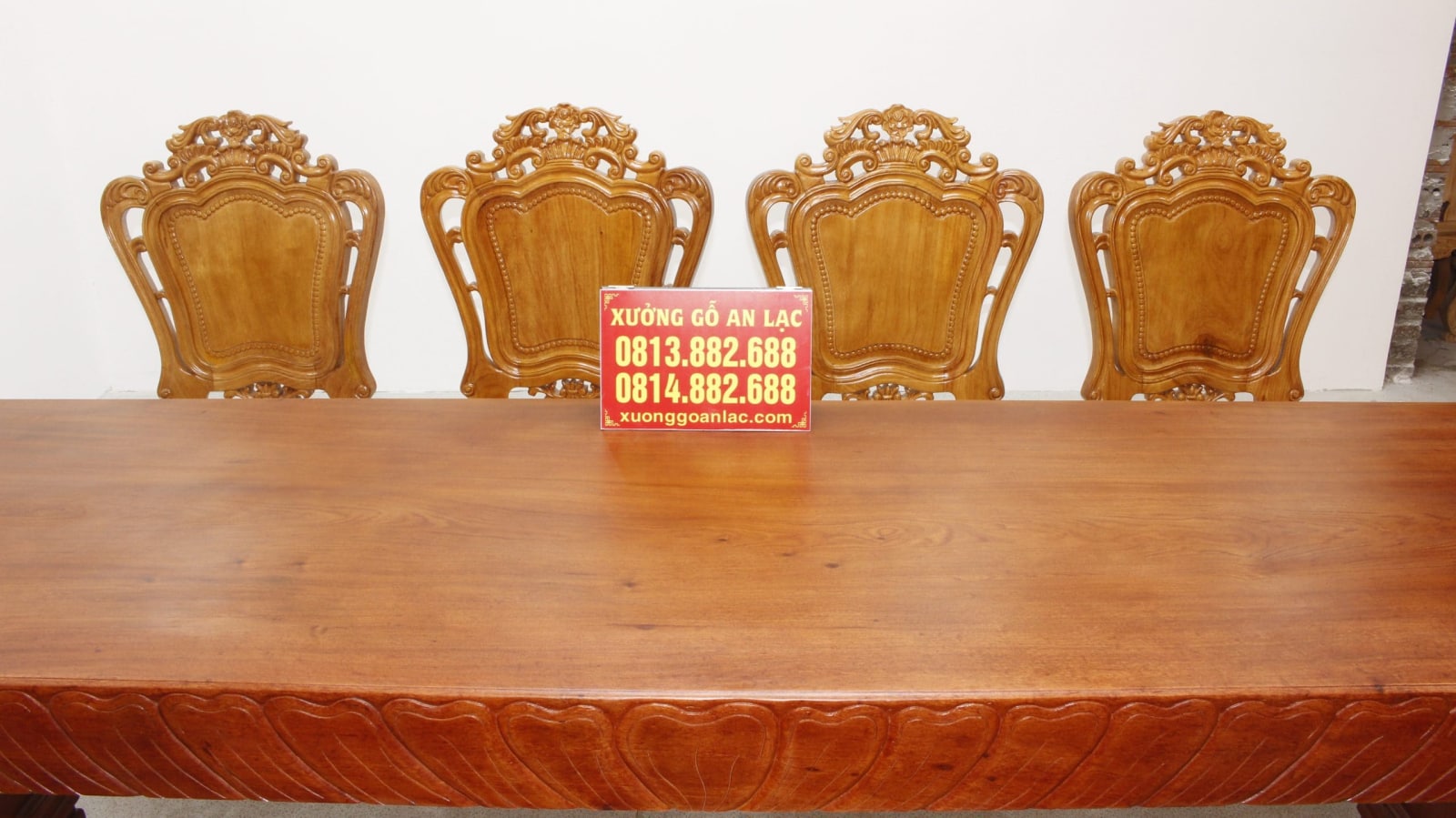 Bộ bàn ăn chữ nhật nguyên khối hương đá đục tim 2m79 với 8 ghế louis hoa lá tây 11 bộ bàn ăn nguyên khối gỗ hương