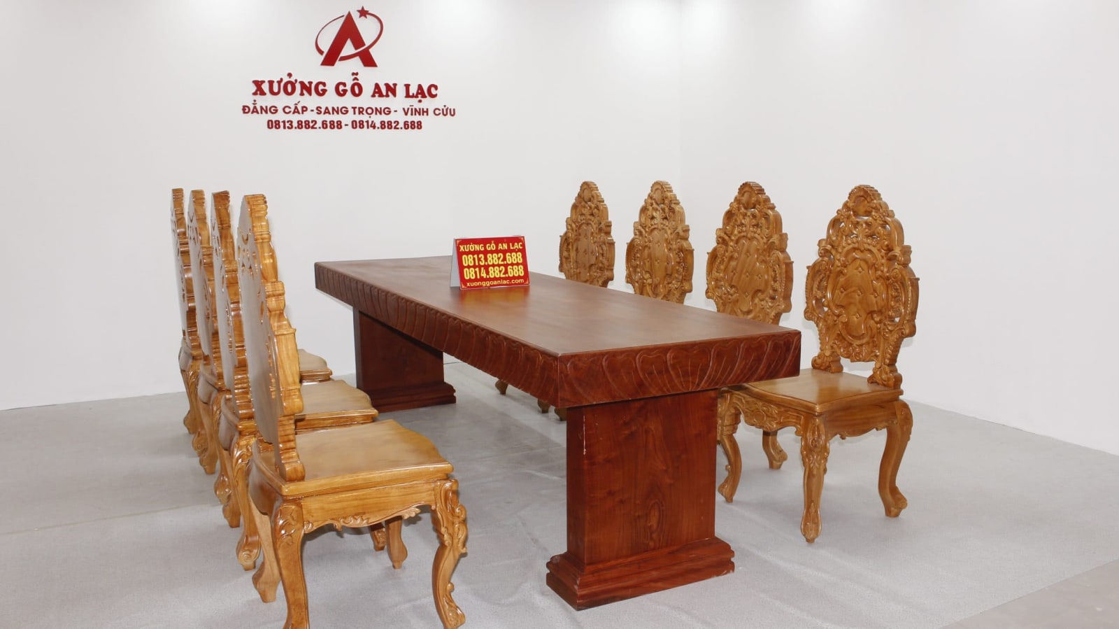 Bộ bàn nguyên khối 8 ghế hoàng gia vip đục tựa cong gỗ hương đá siêu vân cực đỉnh 4 bàn ăn gỗ hương đá