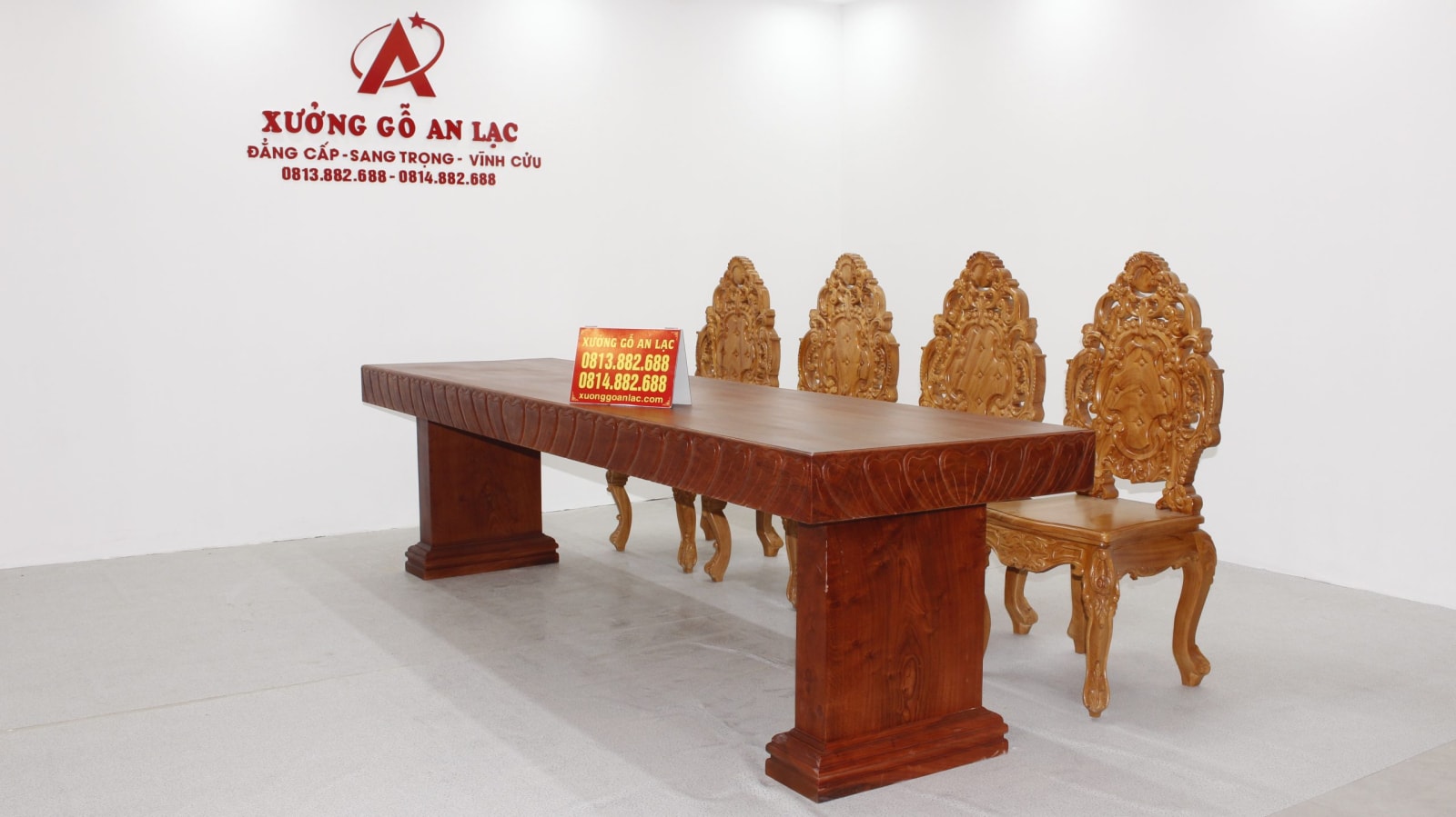 Bộ bàn nguyên khối 8 ghế hoàng gia vip đục tựa cong gỗ hương đá siêu vân cực đỉnh 9 bộ bàn hương đá vip 275cm
