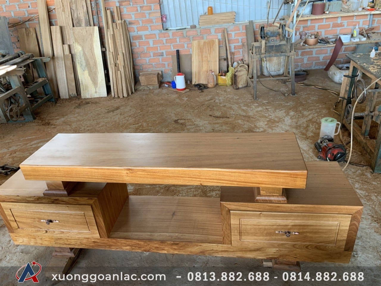 Kệ tivi nguyên khối gỗ gõ đỏ 198x70x45 dày 10cm (Bác Mừng, Hà Nam) 3 Kệ tivi nguyên khối gỗ gõ đỏ 198x70x45 dày 10cm (Bác Mừng, Hà Nam) - Ảnh 3
