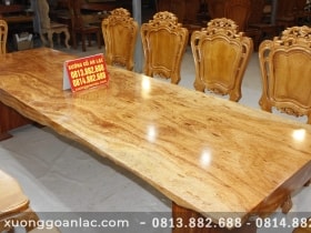 Bàn nguyên khối gỗ nu gõ 3m05 với 10 ghế hoa lá tây đục tay cực vip 20 Ban nguyen khoi go nu go vs 10 ghe louis hoa la tay 11 scaled