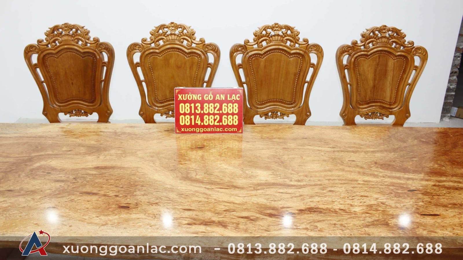 Bàn nguyên khối gỗ nu gõ 3m05 với 10 ghế hoa lá tây đục tay cực vip 11 Bàn nguyên khối gỗ nu gõ 3m05 với 10 ghế hoa lá tây đục tay cực vip - Ảnh 11