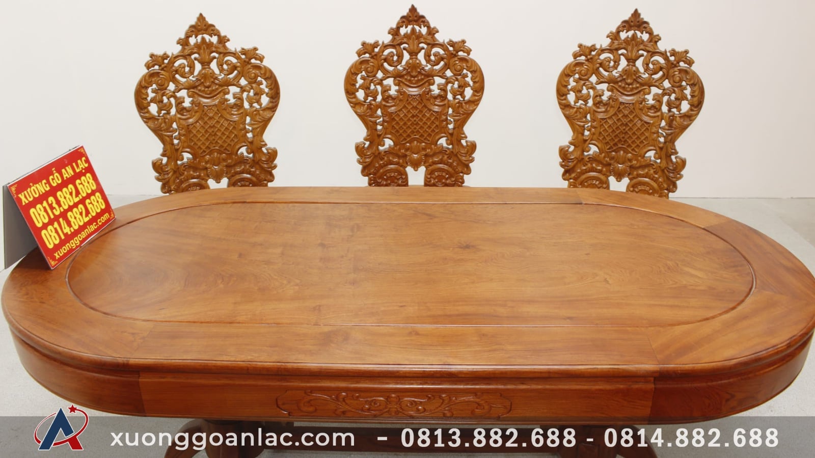 Bộ bàn ăn khuôn tranh bầu dục 6 ghế louis tựa cong gỗ hương đá cao cấp (Anh Tuấn, Hưng Yên) 5 cạnh bàn đục hoa lá tây