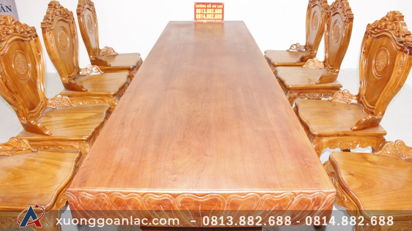 Bàn ăn nguyên khối đục tim 2m84 với 8 ghế Louis hoa lá tây có tay (Anh Tuấn, Đồng Nai) 26 bộ bàn ăn hương đá hoa lá tây 8 ghế (10)