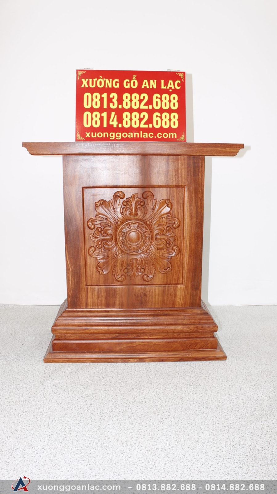 Bàn ăn nguyên khối đục tim 2m84 với 8 ghế Louis hoa lá tây có tay (Anh Tuấn, Đồng Nai) 12 chân bàn hương đá đục họa tiết