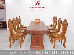 Bàn ăn nguyên khối đục tim 2m84 với 8 ghế Louis hoa lá tây có tay (Anh Tuấn, Đồng Nai)