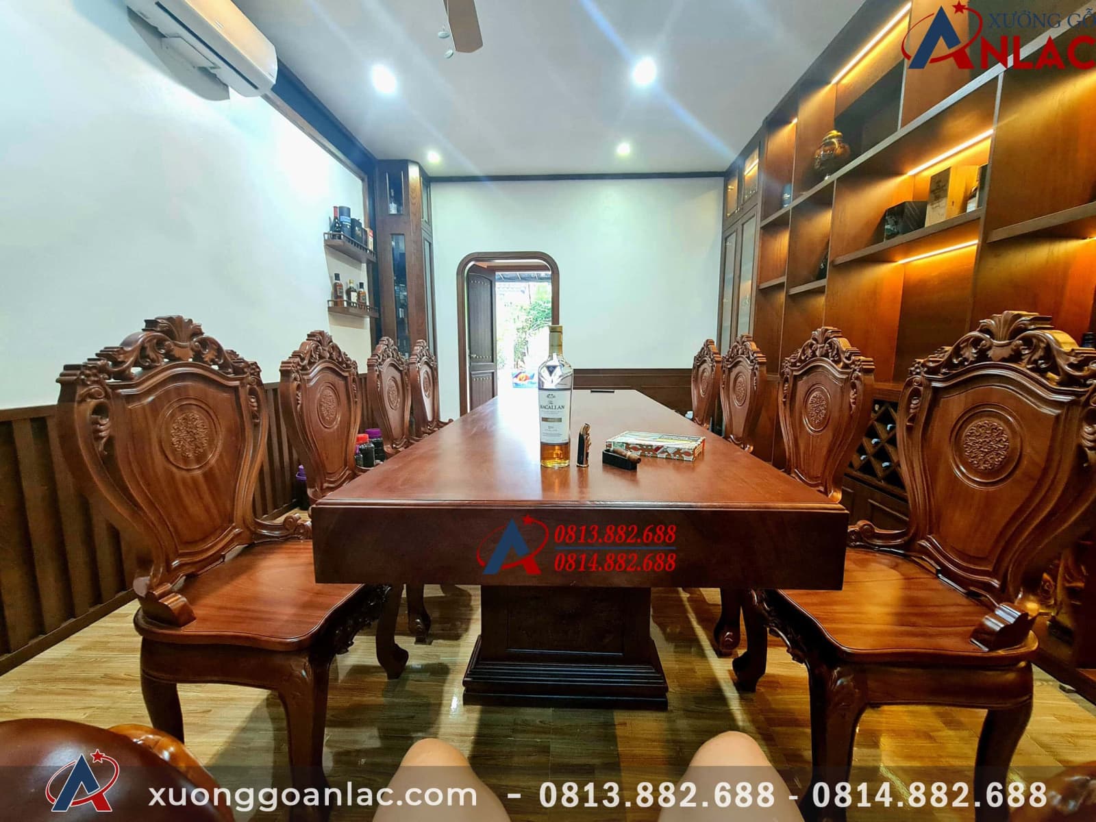 Bộ bàn ghế ăn nguyên khối gỗ gõ đỏ 8 ghế louis (Anh Tuấn, Lương Sơn - Hòa Bình) 2 bộ bàn ghế ăn nguyên khối siêu vip