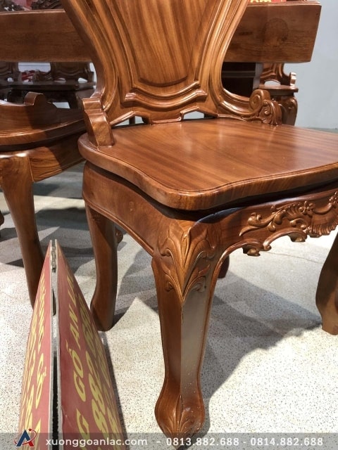 Bộ bàn ghế ăn nguyên khối gỗ gõ đỏ 8 ghế louis (Anh Tuấn, Lương Sơn - Hòa Bình) 66 Chân cũng được đục tỉa cẩn thận