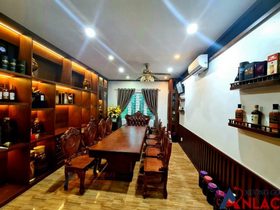 Bộ bàn ghế ăn nguyên khối gỗ gõ đỏ 8 ghế louis (Anh Tuấn, Lương Sơn - Hòa Bình) 28 Tổng quan căn phong đẹp của anh tuấn khi kê bộ bàn ăn