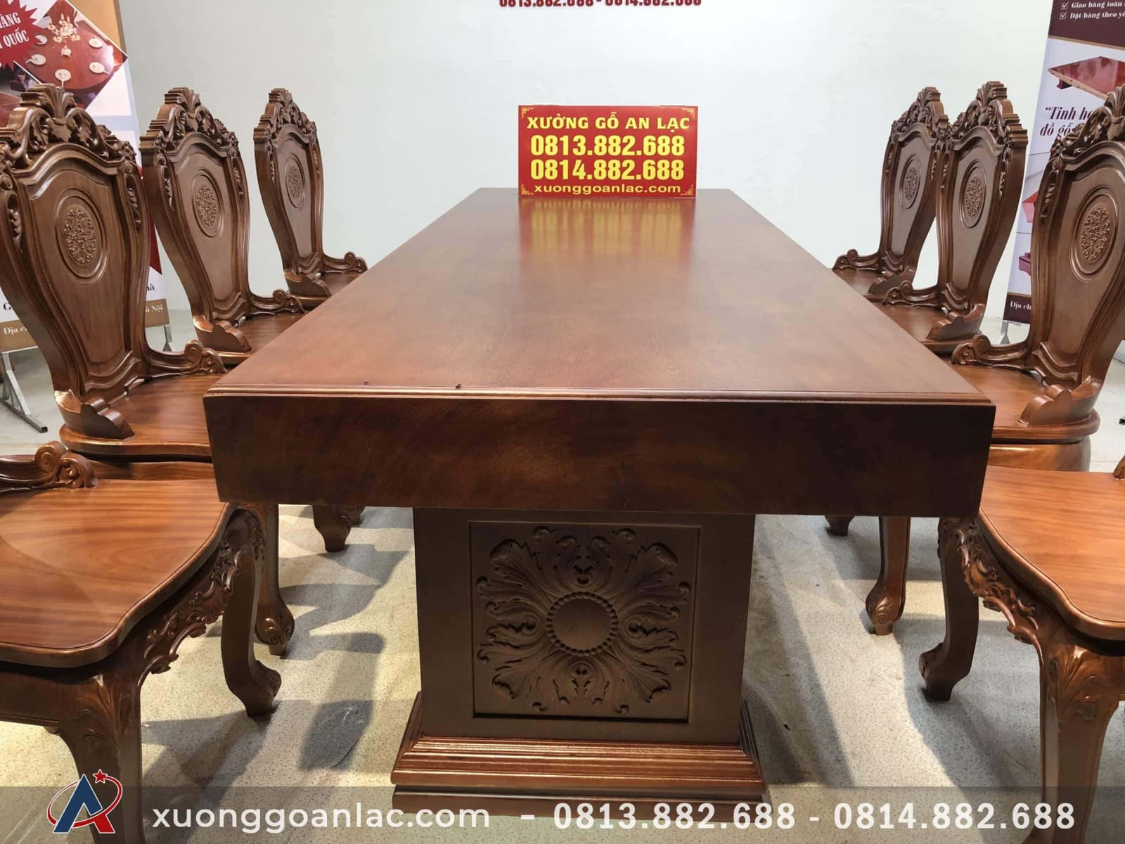 Bộ bàn ghế ăn nguyên khối gỗ gõ đỏ 8 ghế louis (Anh Tuấn, Lương Sơn - Hòa Bình) 62 Đầu bàn không một vết nứt
