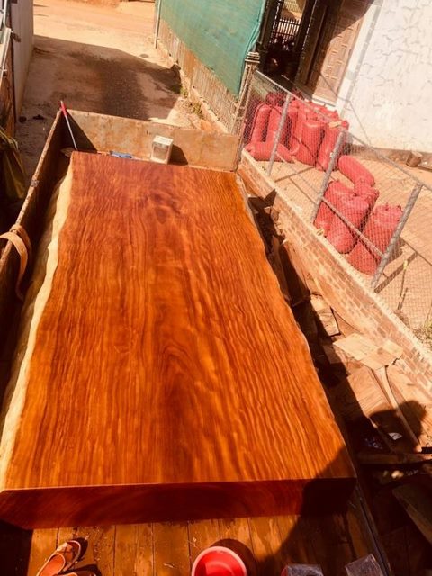 Gỗ cẩm hồng 7 chiếu ngựa khủng gỗ Cẩm Hồng 180x40x380 giá 186tr (1)