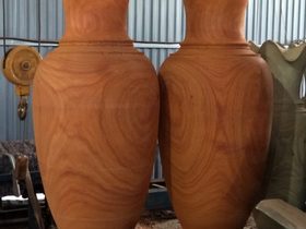 Lục Bình gỗ hương đỏ 2m đường kính 60cm (anh Hoàng – Hải Phòng) 7 Lục bình gỗ hương đẹp với nét cổ điển, sang trọng không chỉ đem lại cho không gian gia đình thêm ấm cúng mà còn là biểu tượng của sự may mắn, tài lộc, loại trừ tà khí trong nhà.