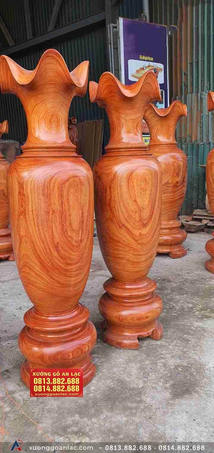 Lục Bình gỗ hương đỏ 1m7 đường kính 49cm (anh Linh - Nam Định) 9 Lục bình gỗ hương đẹp ẩn chứa rất nhiều ý nghĩa, không chỉ là biểu tượng của sự đủ đầy, mà còn cho người ta thấy được sự đâm chồi nảy lộc, vươn lên mạnh mẽ của sự sống, bình yên và thuận lợi.