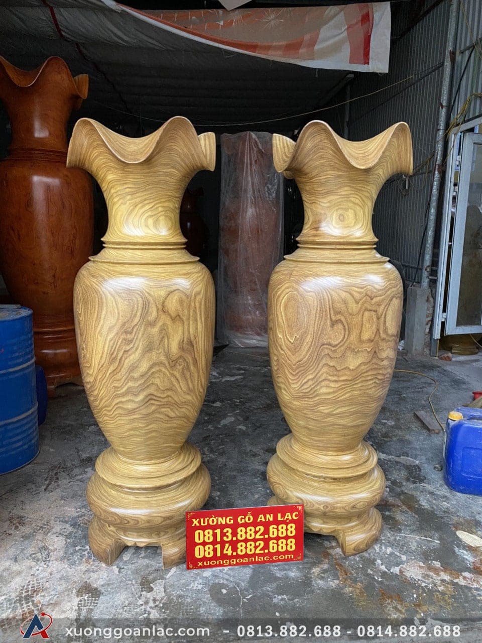 Lục bình gỗ cẩm vàng 1m79 đường kính 56cm (anh Tùng - Ninh Bình) 17 Vân gỗ cẩm vàng sắc nét, huyền ảo trên thân bình làm các dòng khí tốt luân chuyển và giữ lại bên trong bình, hội tụ năng lượng tốt cho cả gia đình. Đôi lục bình mang sắc vàng sáng, mang ý nghĩa may mắn và tài lộc là gam màu phong thủy được người châu Á yêu thích.