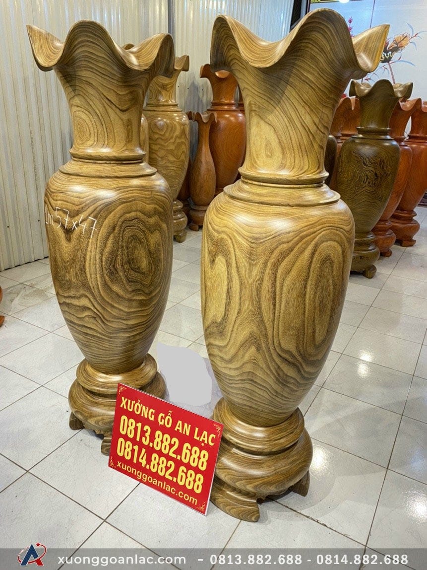 Lục bình gỗ cẩm vàng 1m57 đường kính 47cm (anh Hùng - Thái Bình) 13 Kích thước 150cm phù hợp với hầu hết mọi không gian gia đình hiện nay. Để tối ưu khả năng giữ tài, hút lộc thì bạn nên trưng bày lục bình ở những nơi trang trọng trong nhà như phòng sách, phòng khách hay phòng thờ