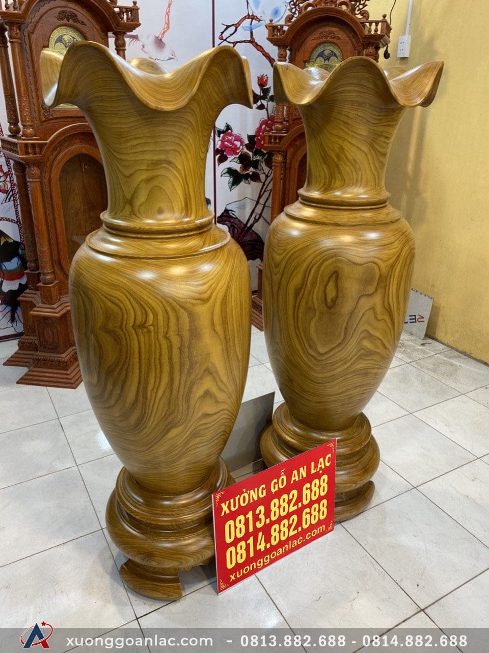 Lục bình gỗ cẩm vàng 1m48 đường kính 40cm (anh Tuyển - Hà Nội) 15 Phần thân bình phình to là nơi cất giữ tài lộc cho gia đình, được thắt lại bởi cổ bình để tài lộc không bị thất thoát, ở lại với gia chủ.
