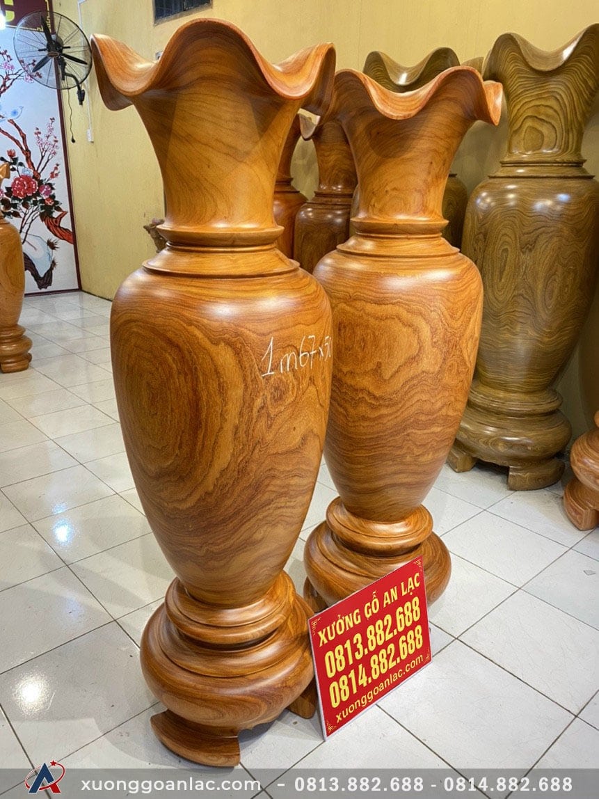 Lục bình gỗ hương đỏ 1m67 đường kính 50cm (anh Trọng - Hà Nội) 16 ủ chống mối mọt giúp kháng mối mọt tuyệt đối. Công đoạn cuối cùng là phủ PU 5 lớp giúp bóng bẩy, mịn màng, bảo vệ khỏi tác động bên ngoài…