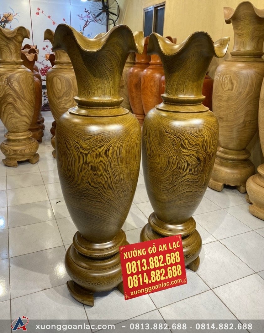 Lục bình gỗ mun đuôi công 1m39 (anh Vũ - Hà Nội) 11 Vẻ đẹp mộc mạc cũng nét vân gỗ thiên biến vạn hóa không theo quy luật khiến không ít người say mê, lục bình càng đẹp giá trị lại càng cao.