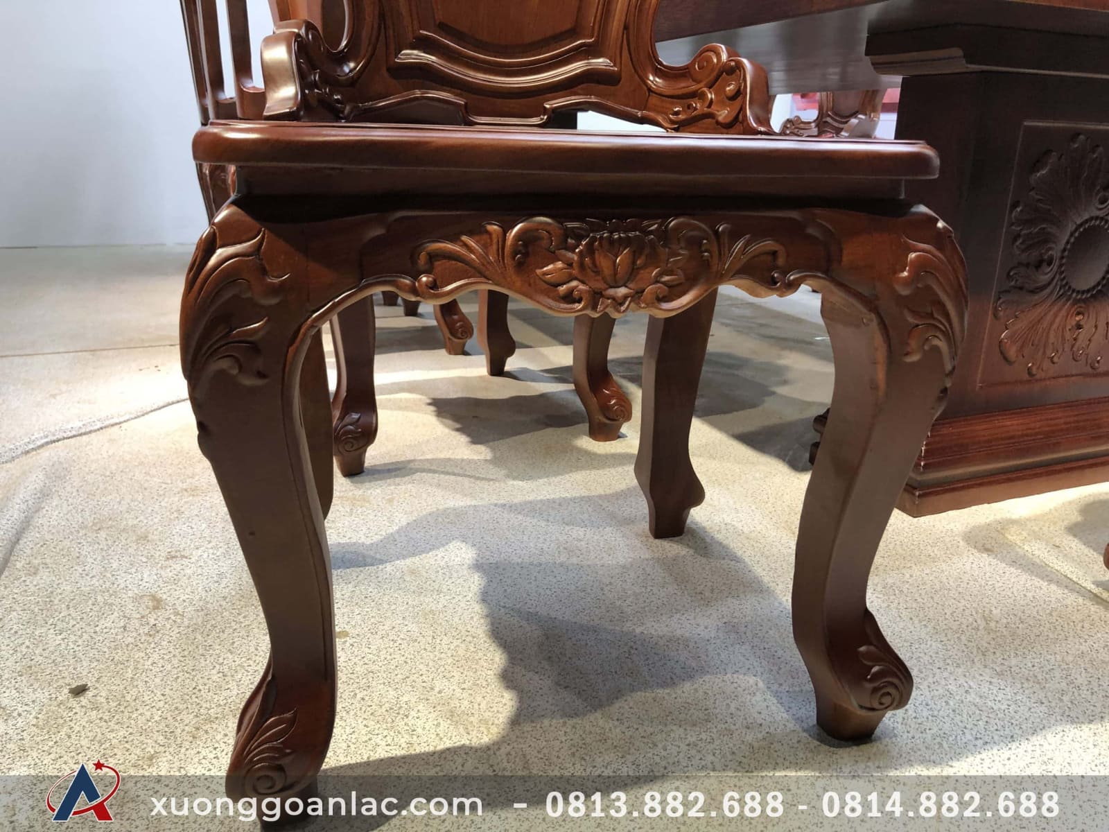 Bộ bàn ăn nguyên khối 12 ghế louis gỗ gõ đỏ siêu Vip (Anh Quyết, Sông Công -Thái Nguyên) 10 chân ghế louis hoàng gia