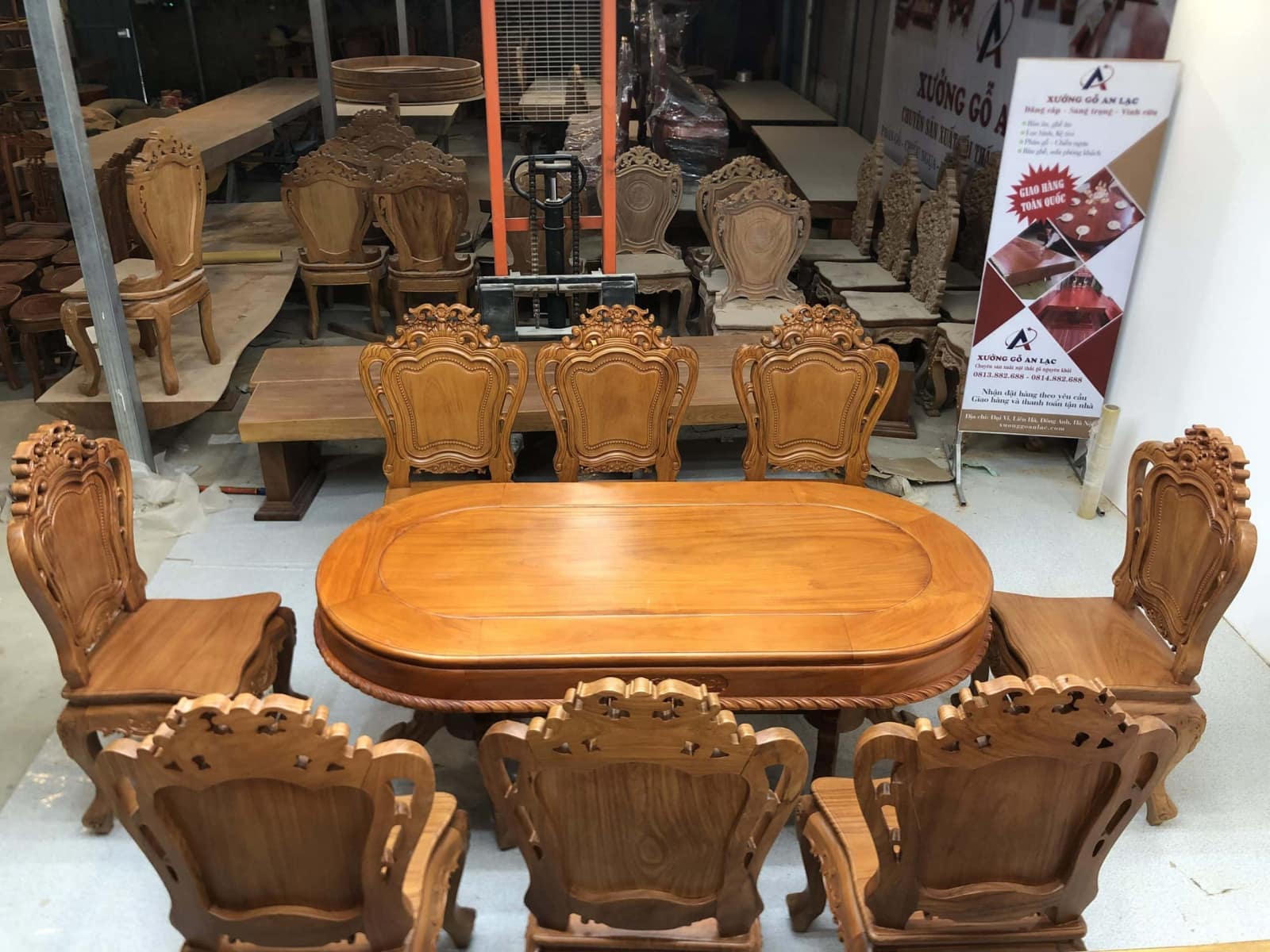 Bộ bàn ăn oval 8 ghế gỗ gõ đỏ cao cấp (Anh Liêm, Bắc Giang) 3 Bộ bàn oval gỗ gõ đỏ sang trọng