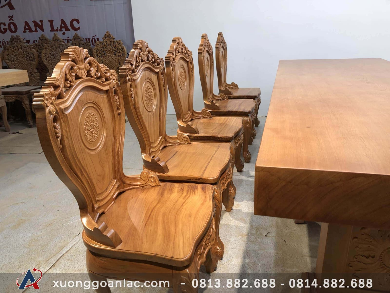 Bộ bàn ăn nguyên khối gỗ gõ đỏ 10 ghế louis siêu sang (Anh Bắc, Hà Giang) 25 ghế louis hoa lá tây
